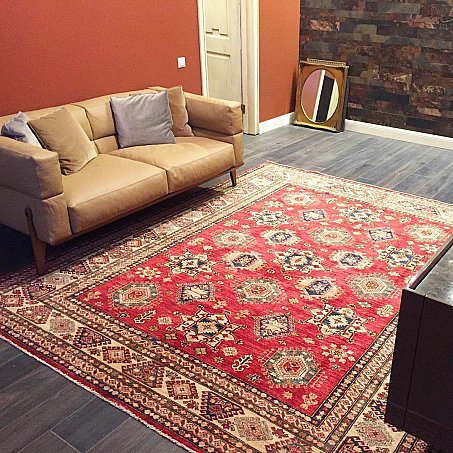 Ковер Kazakh в кабинете