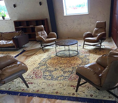 Винтажный ковер Бенгал в лобби отеля