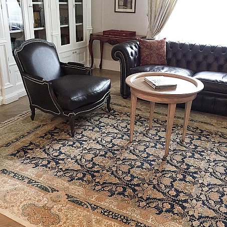 Шелковый ковер Hereke в гостиной