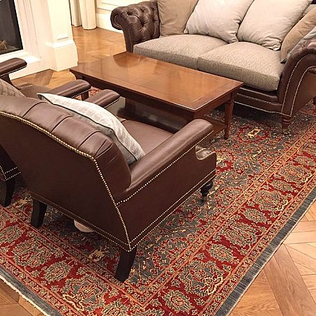 Классический ковер Saltani в гостиной