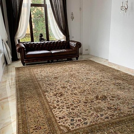 Индийский ковер Rajastan в гостиной